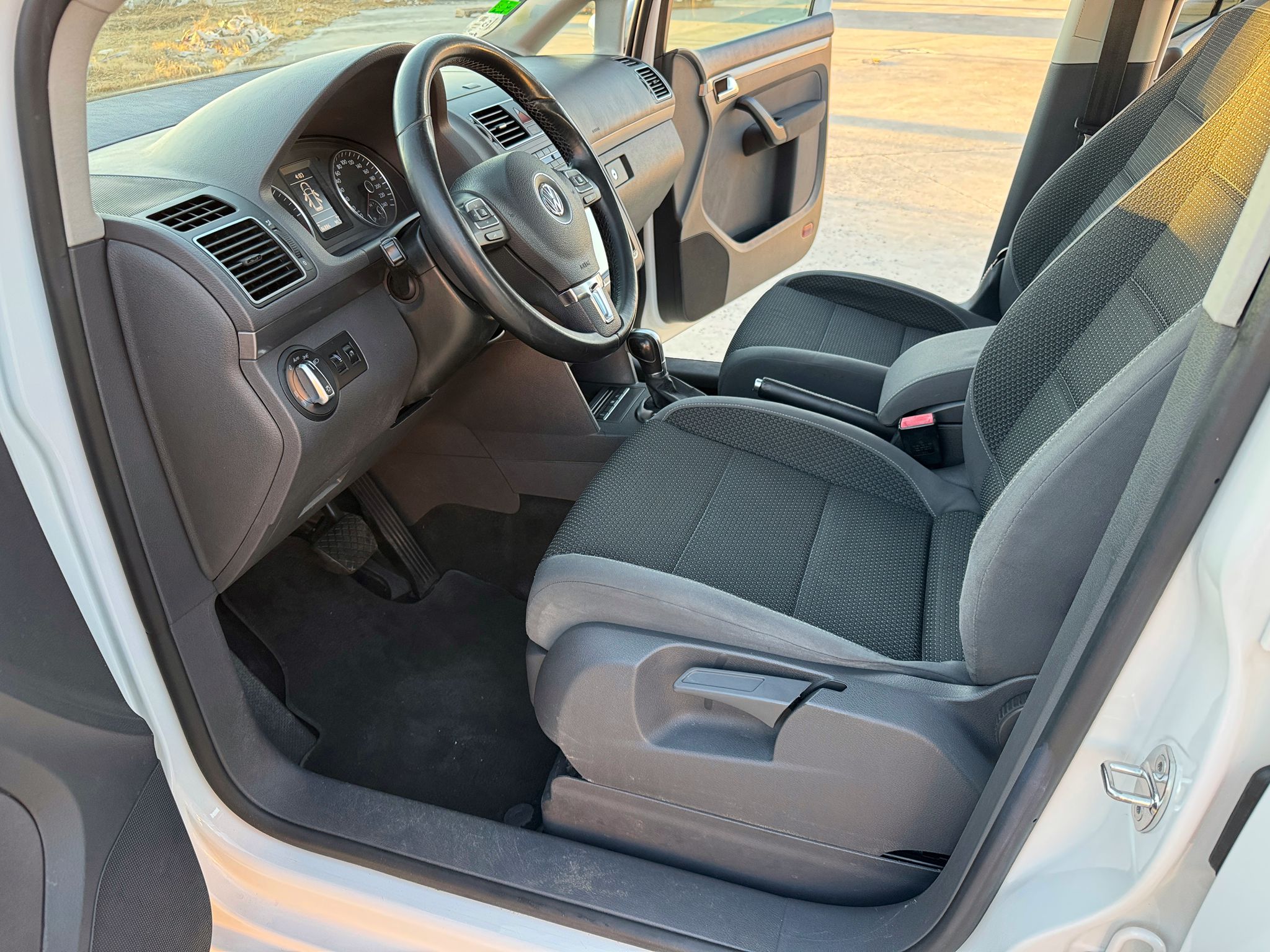 VOLKSWAGEN TOURAN ADVANCE 7 PLAZAS 2.0 TDI 140 CV DSG 