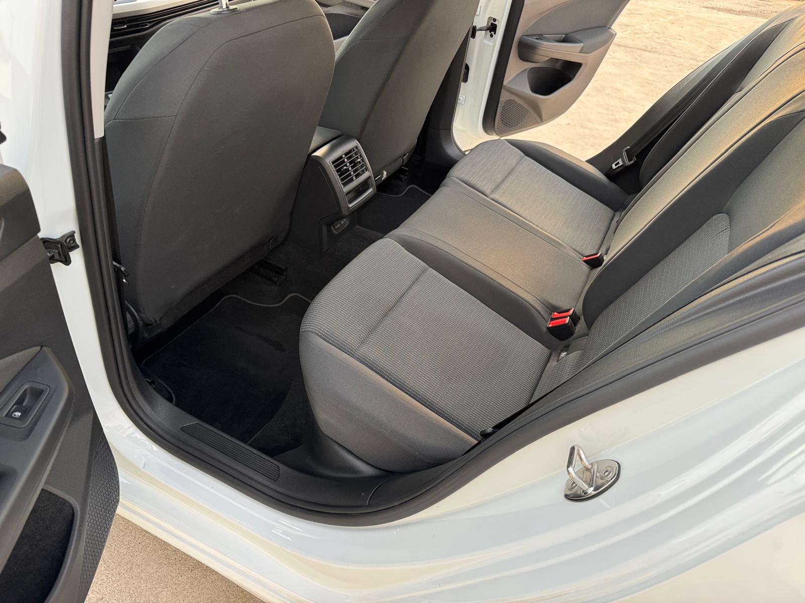 VOLKSWAGEN Golf 8  2.O TDI 115 CV