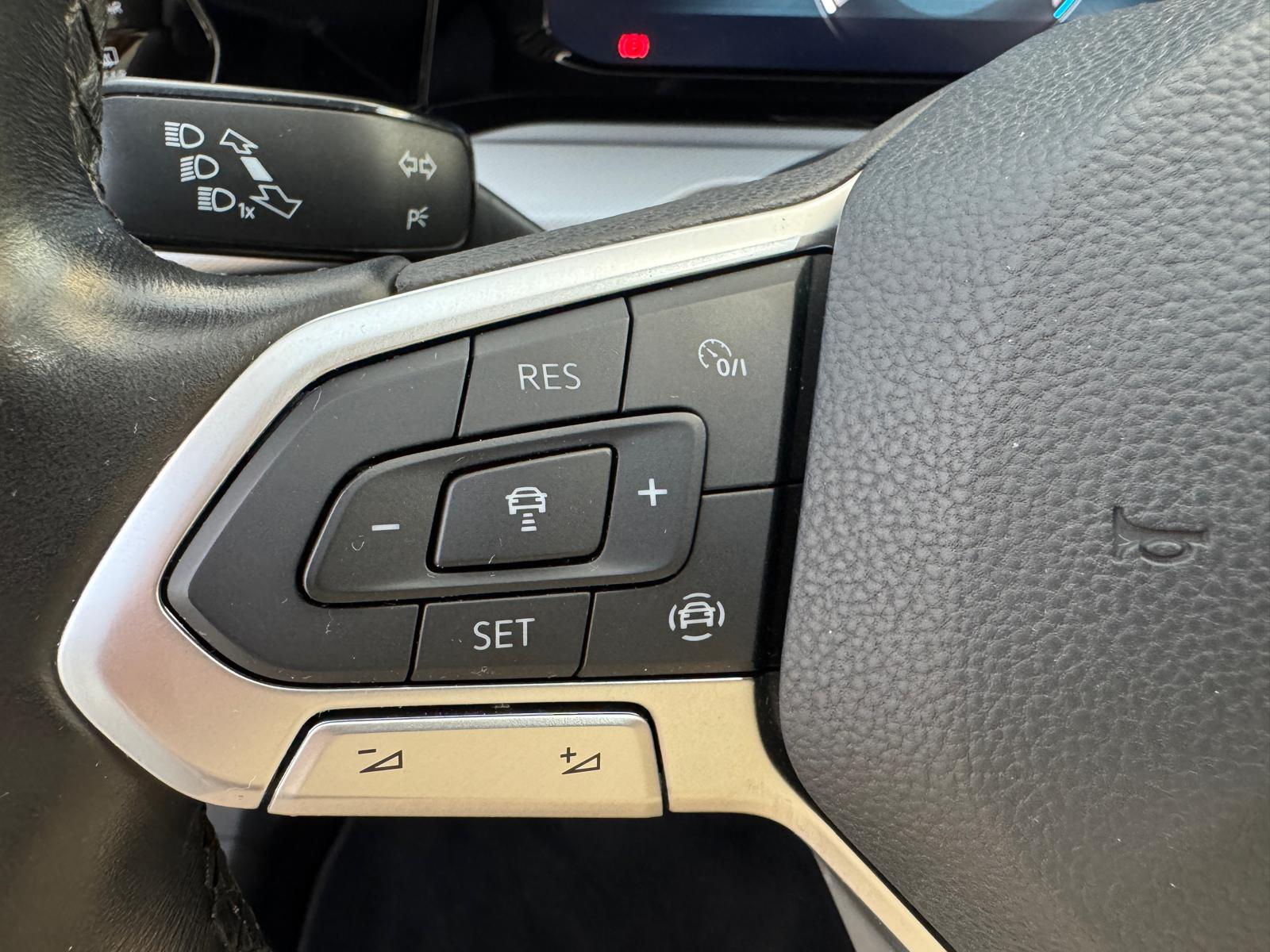 VOLKSWAGEN Golf 8  2.O TDI 115 CV