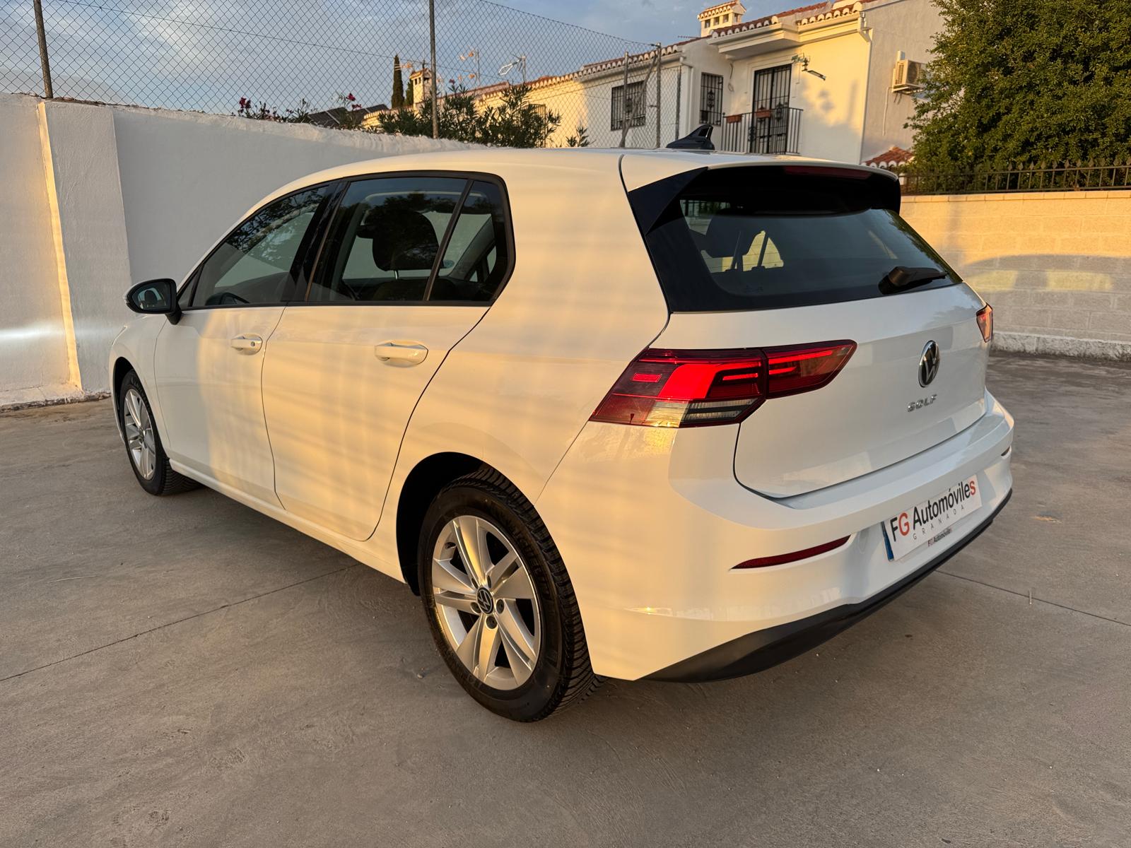 VOLKSWAGEN Golf 8  2.O TDI 115 CV