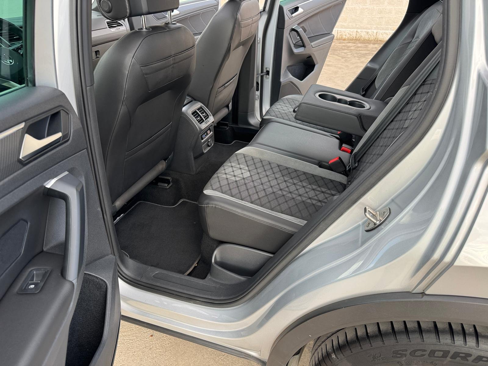 VOLKSWAGEN TIGUAN R-LINE 2.0 TDI 150 CV DSG7