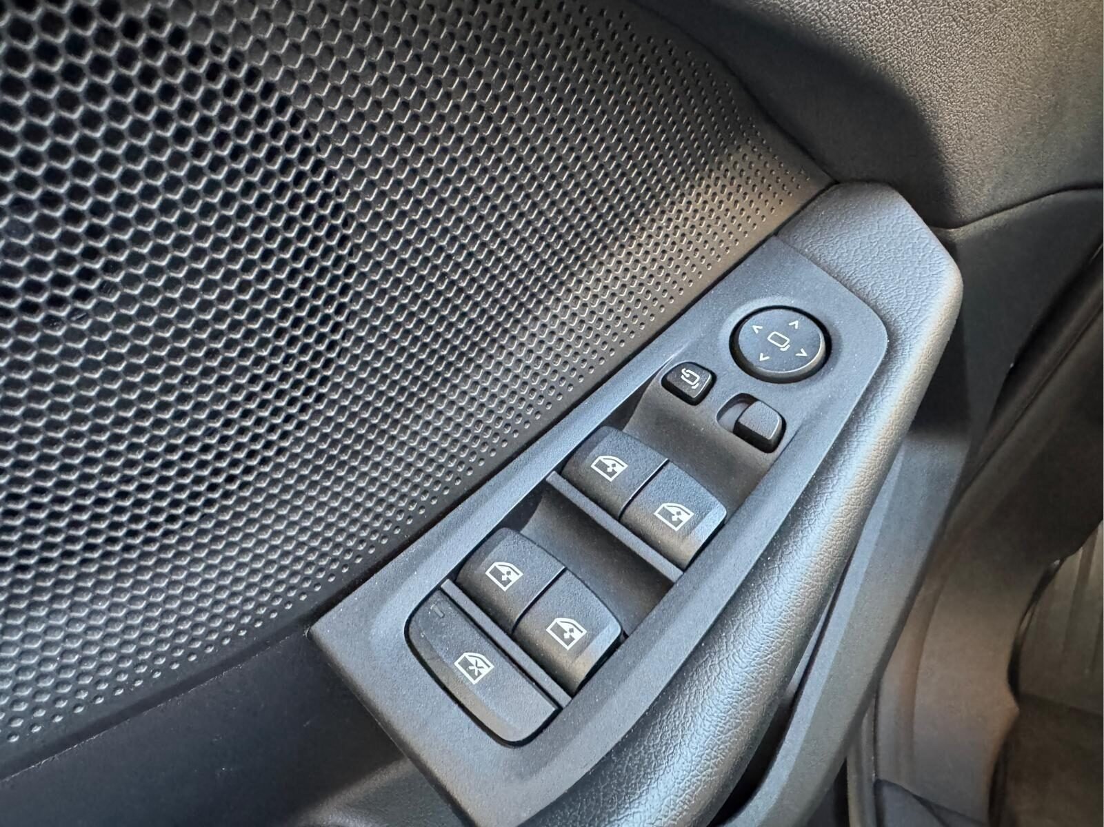 BMW Serie 1 118d 150 CV BUSINESS AUTOMÁTICO