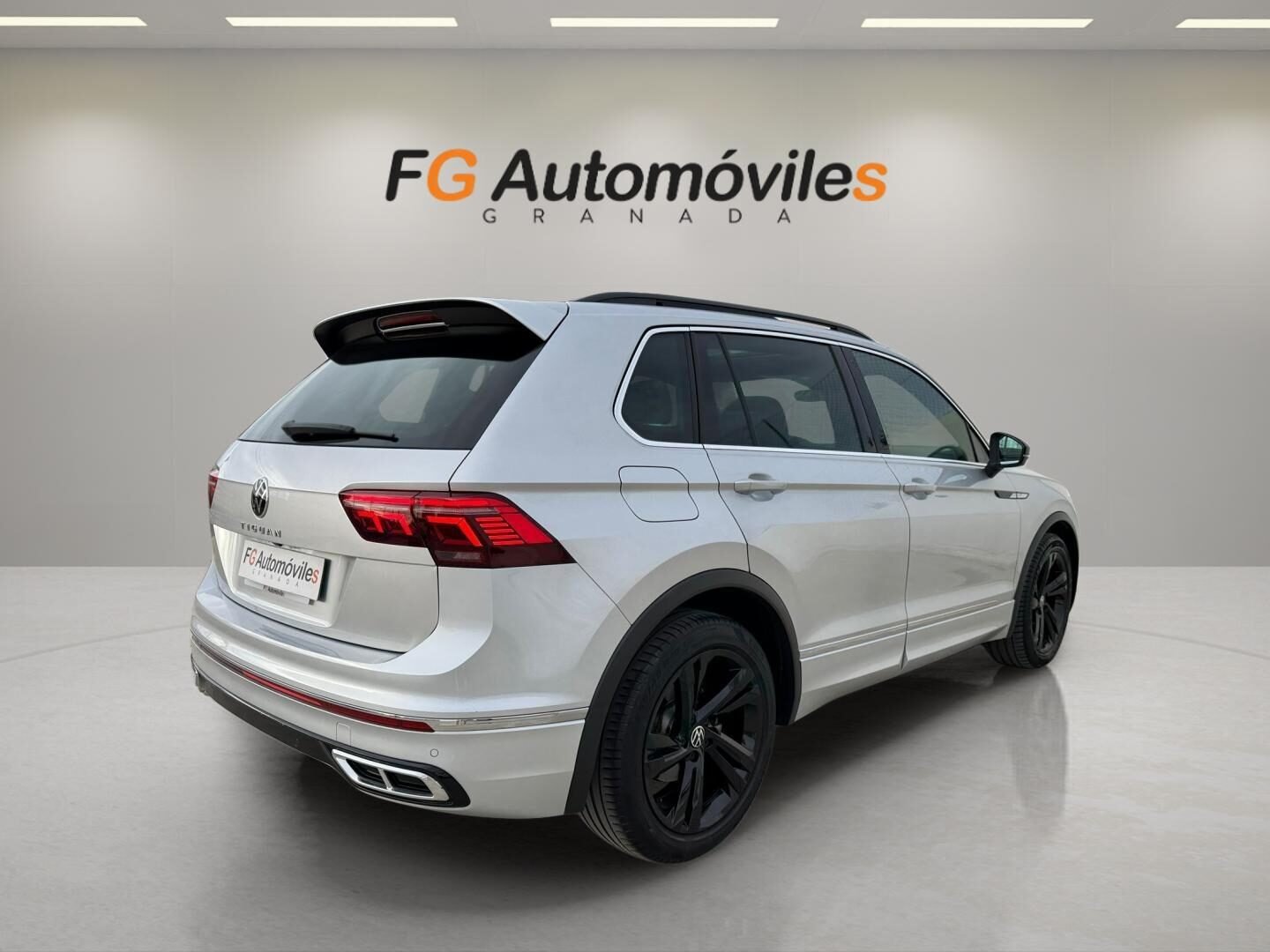 VOLKSWAGEN TIGUAN R-LINE 2.0 TDI 150 CV DSG7