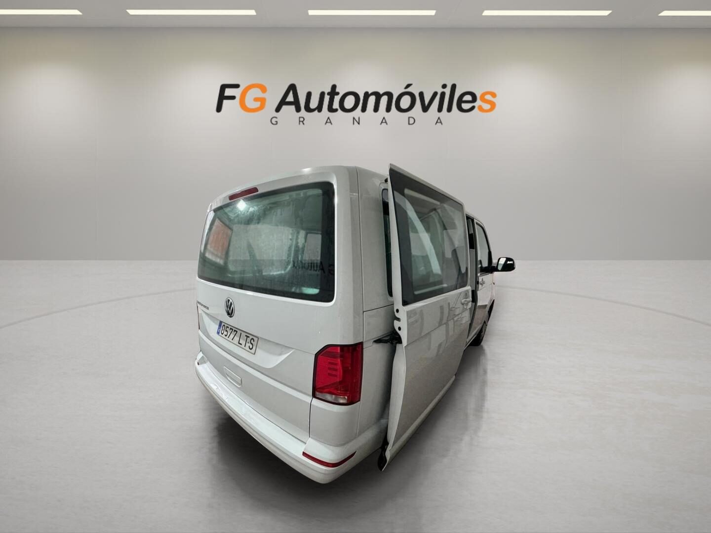 VOLKSWAGEN TRANSPORTER T6.1 2.0 TDI 110 CV 9 PLAZAS