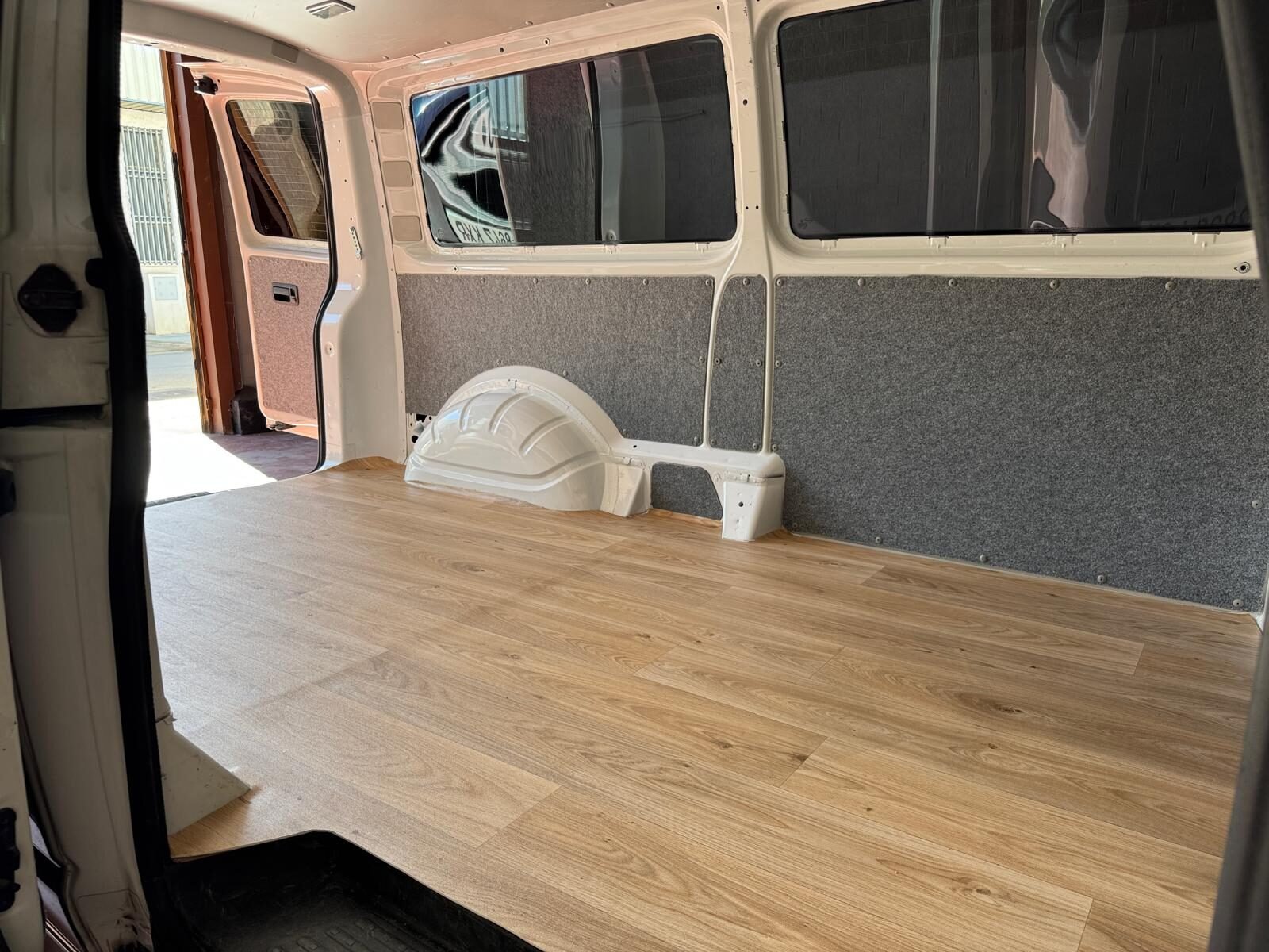 VOLKSWAGEN TRANSPORTER T6 CAJA LARGA 2.0 TDI 102 CV