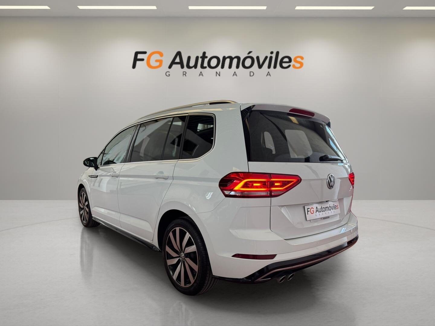 VOLKSWAGEN TOURAN 7 PLAZAS R-LINE 2.0 TDI 150 CV 