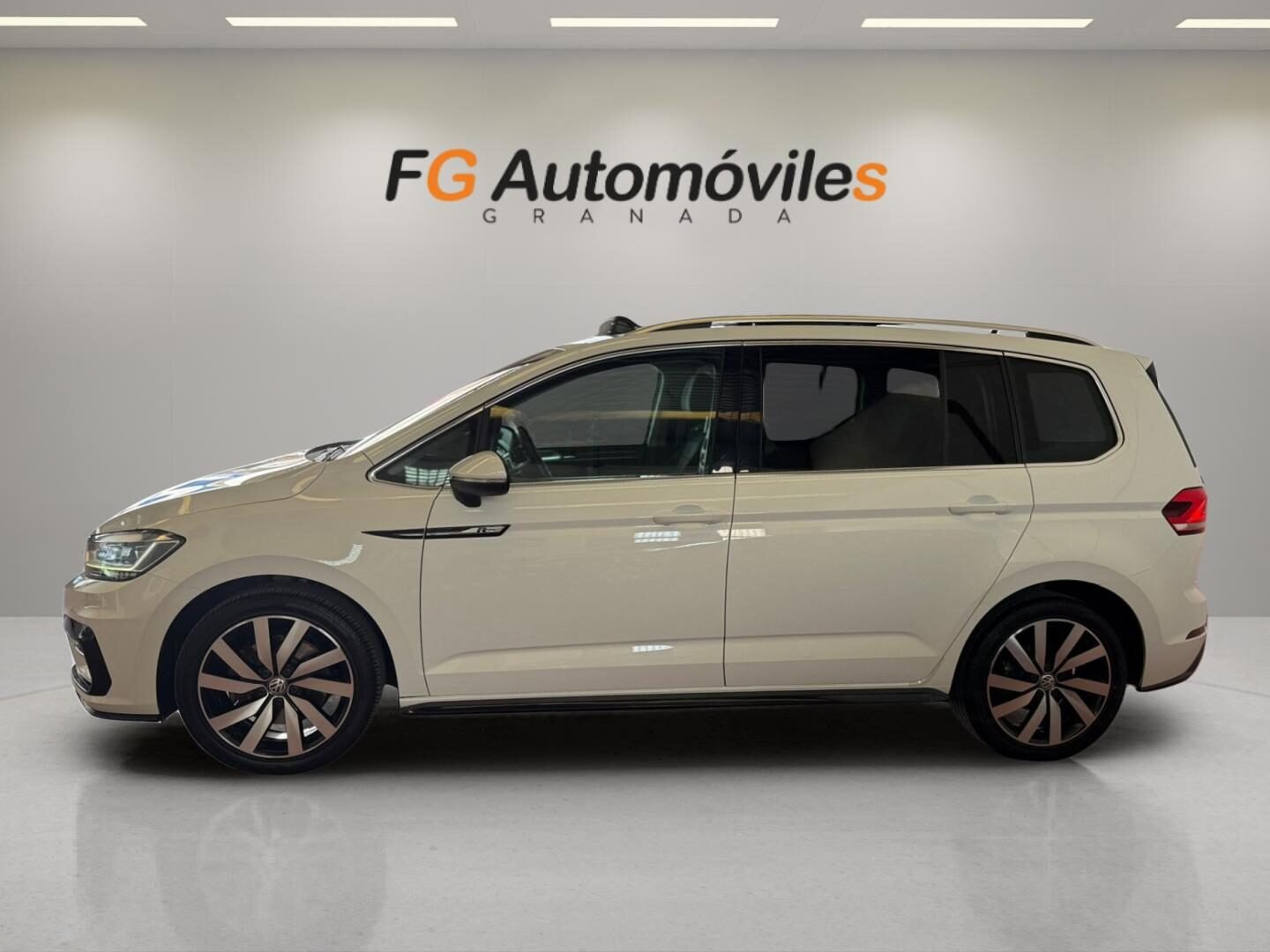 VOLKSWAGEN TOURAN 7 PLAZAS R-LINE 2.0 TDI 150 CV 