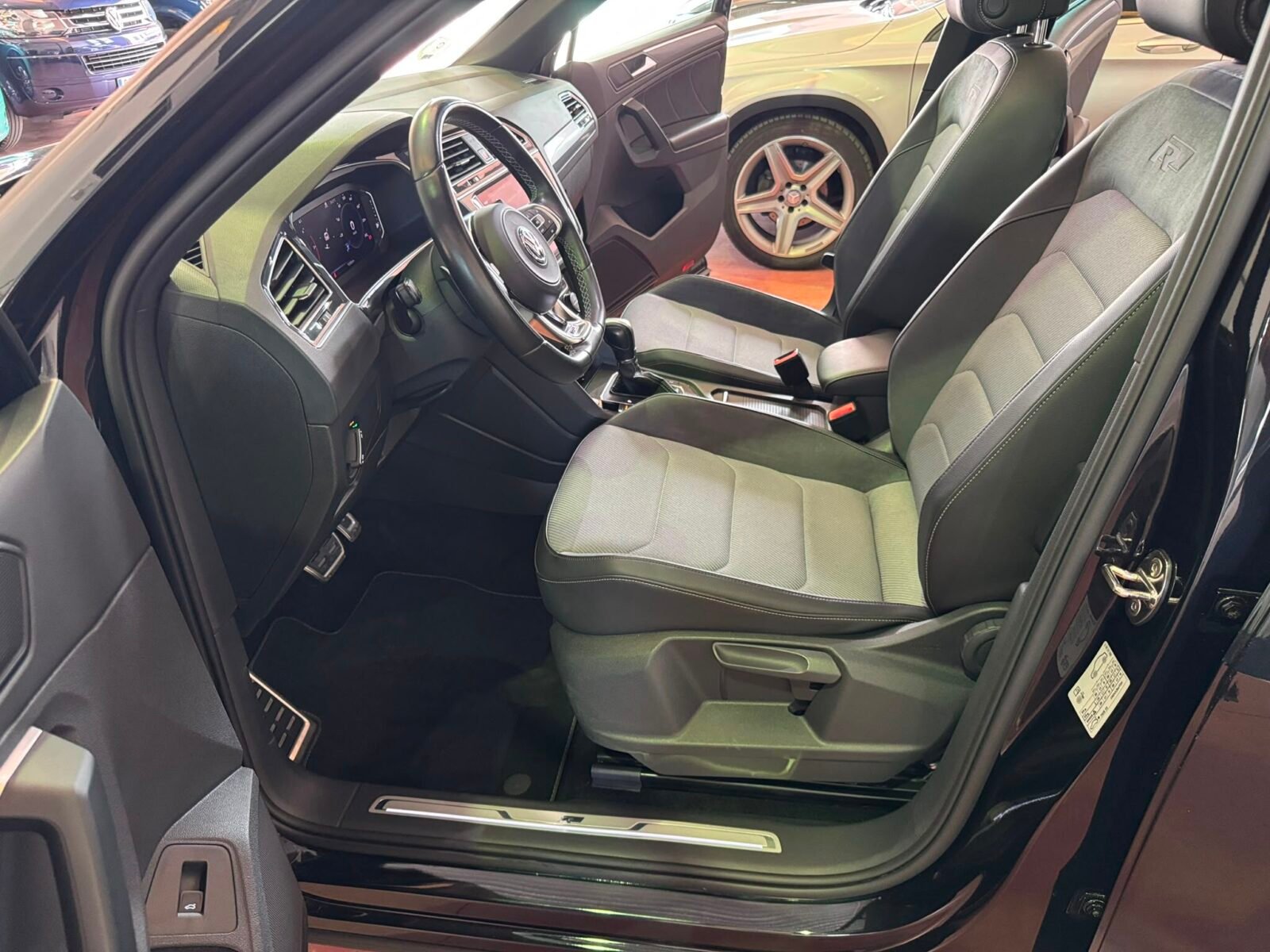 VOLKSWAGEN TIGUAN R-LINE 2.0 TDI 150 CV DSG7