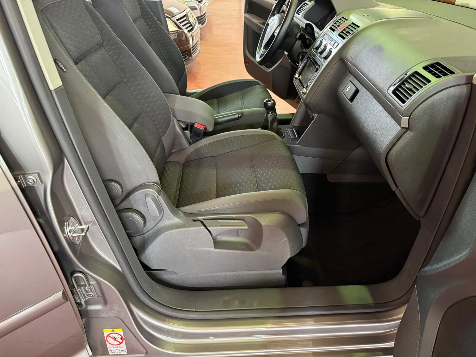 VOLKSWAGEN TOURAN TRAVELLER 2.0 TDI 140 CV 5 PLAZAS