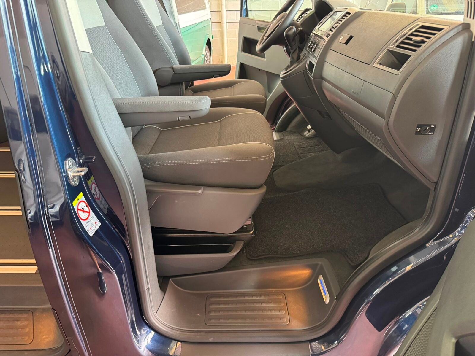 VOLKSWAGEN MULTIVAN T5.1 STARTLINE  2.0 TDI 140 CV DSG7