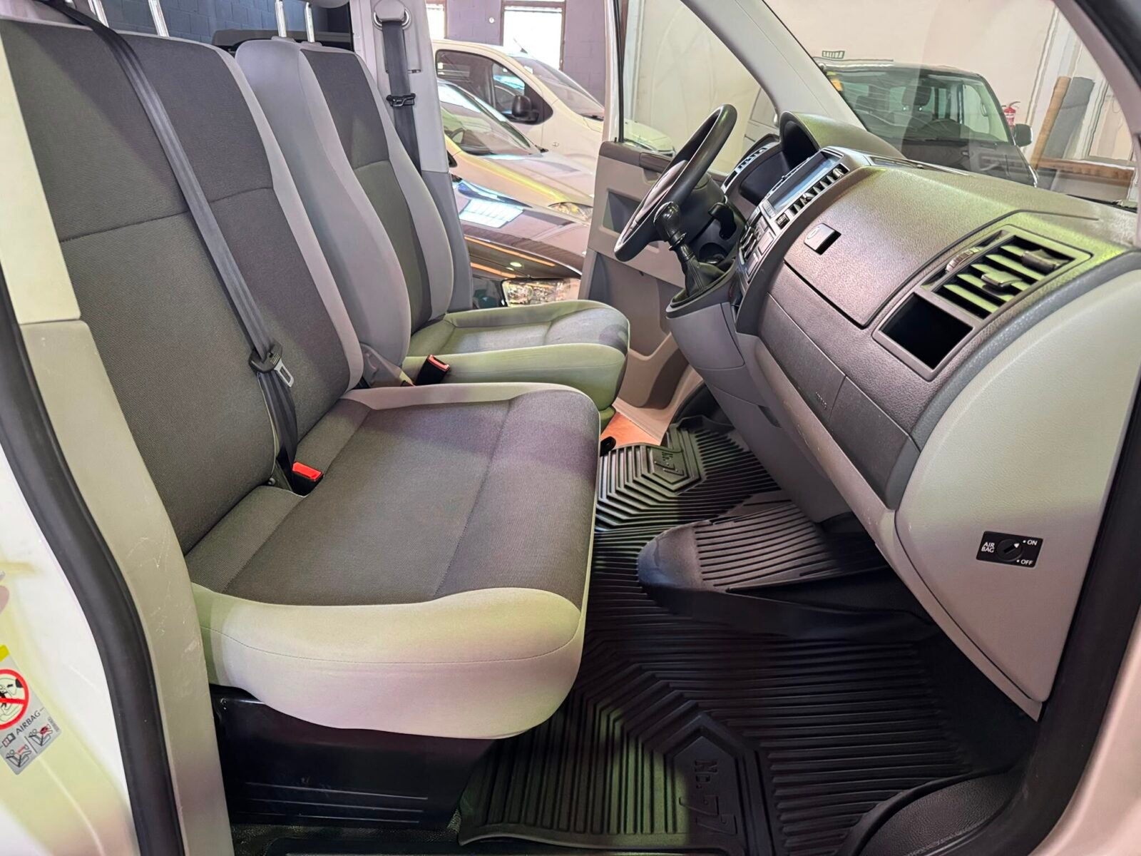 VOLKSWAGEN TRANSPORTER T5 CAJA LARGA 2.0 TDI 102 CV