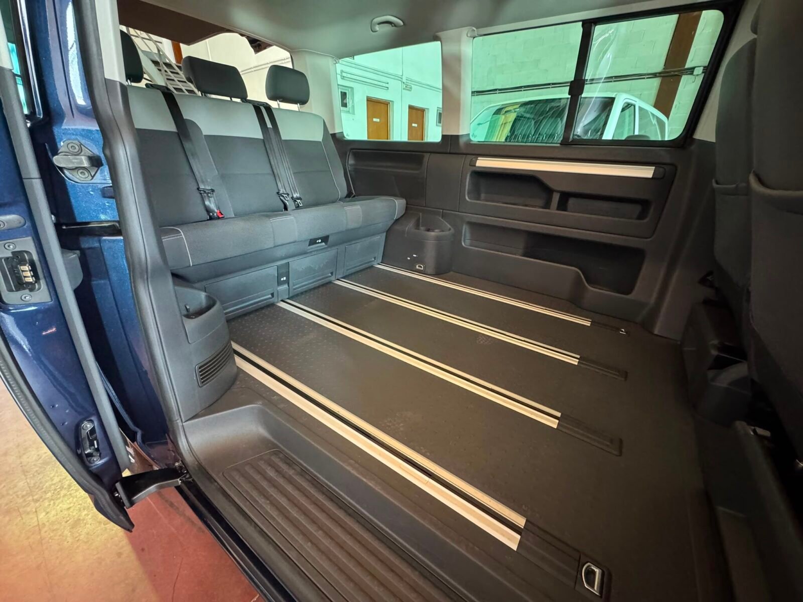 VOLKSWAGEN MULTIVAN T5.1 STARTLINE  2.0 TDI 140 CV DSG7