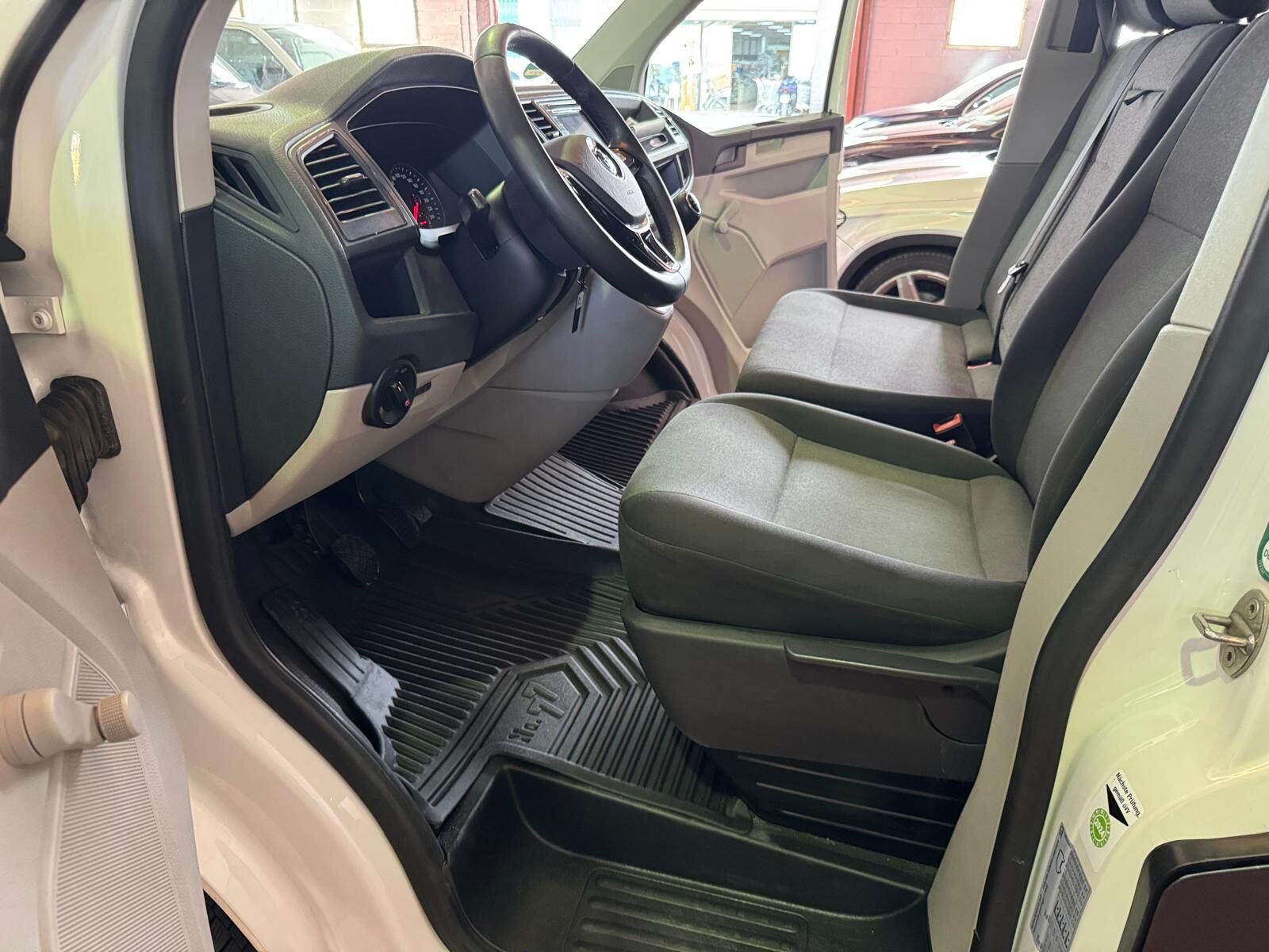 VOLKSWAGEN TRANSPORTER T6 CAJA LARGA 2.0 TDI 102 CV