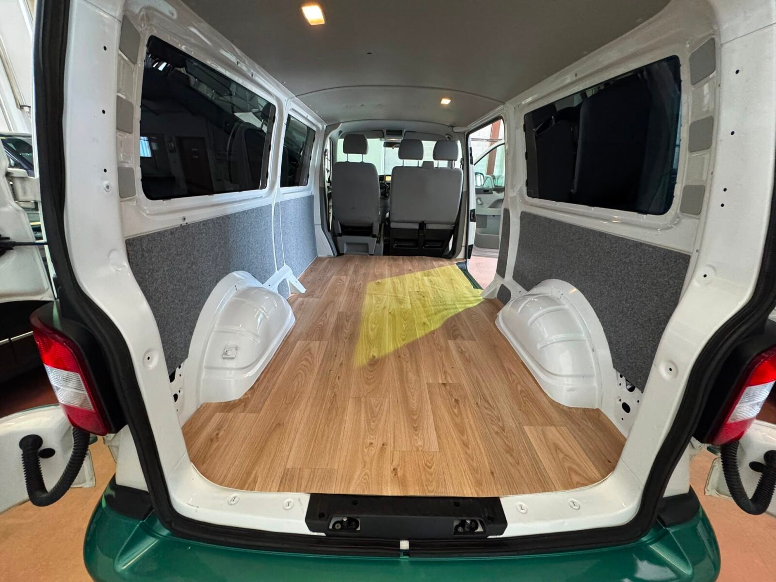 VOLKSWAGEN TRANSPORTER T5 CAJA LARGA 2.0 TDI 102 CV