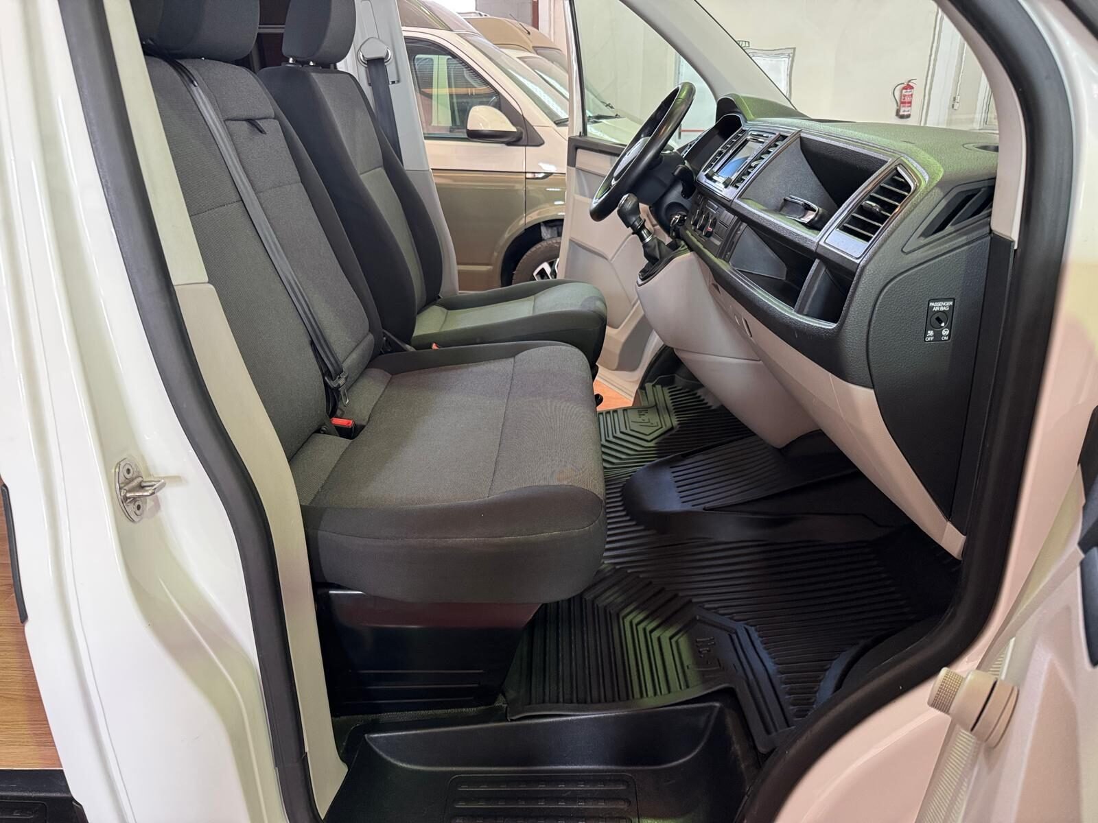 VOLKSWAGEN TRANSPORTER T6 CAJA LARGA 2.0 TDI 102 CV