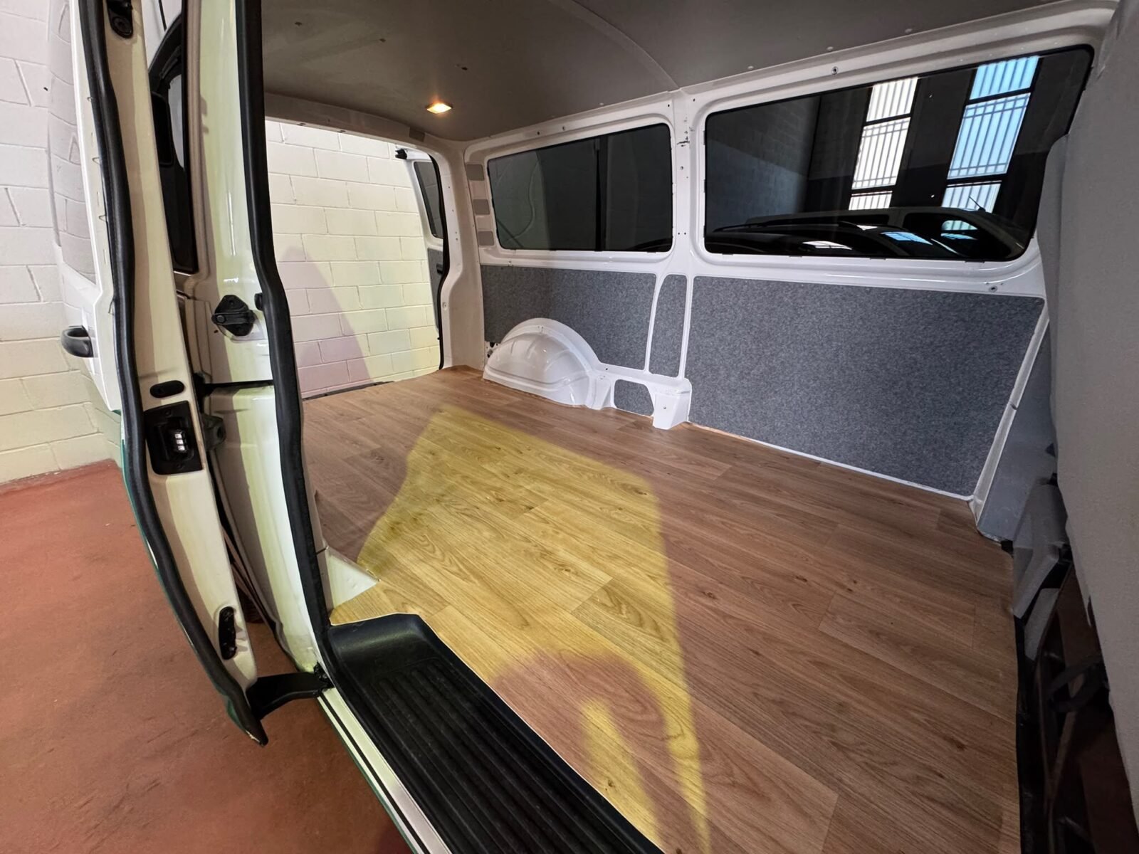VOLKSWAGEN TRANSPORTER T5 CAJA LARGA 2.0 TDI 102 CV