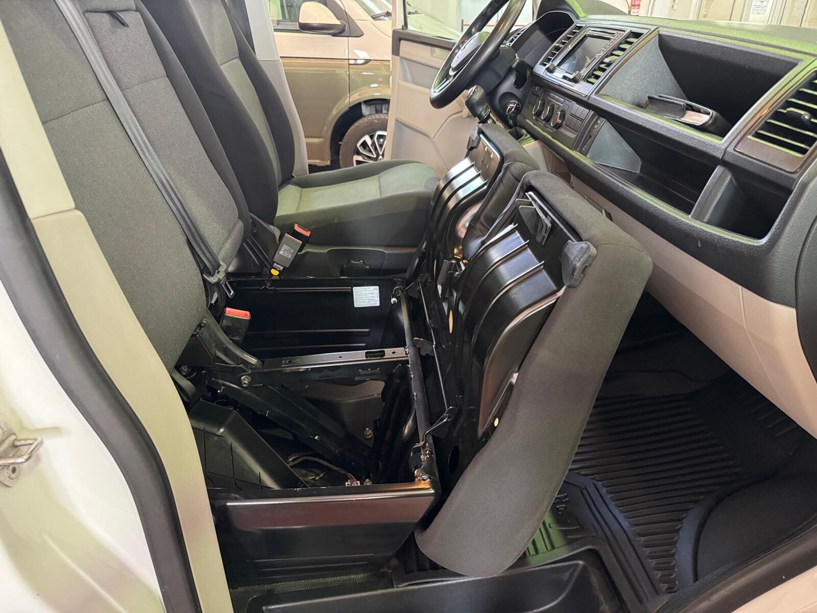 VOLKSWAGEN TRANSPORTER T6 CAJA LARGA 2.0 TDI 102 CV