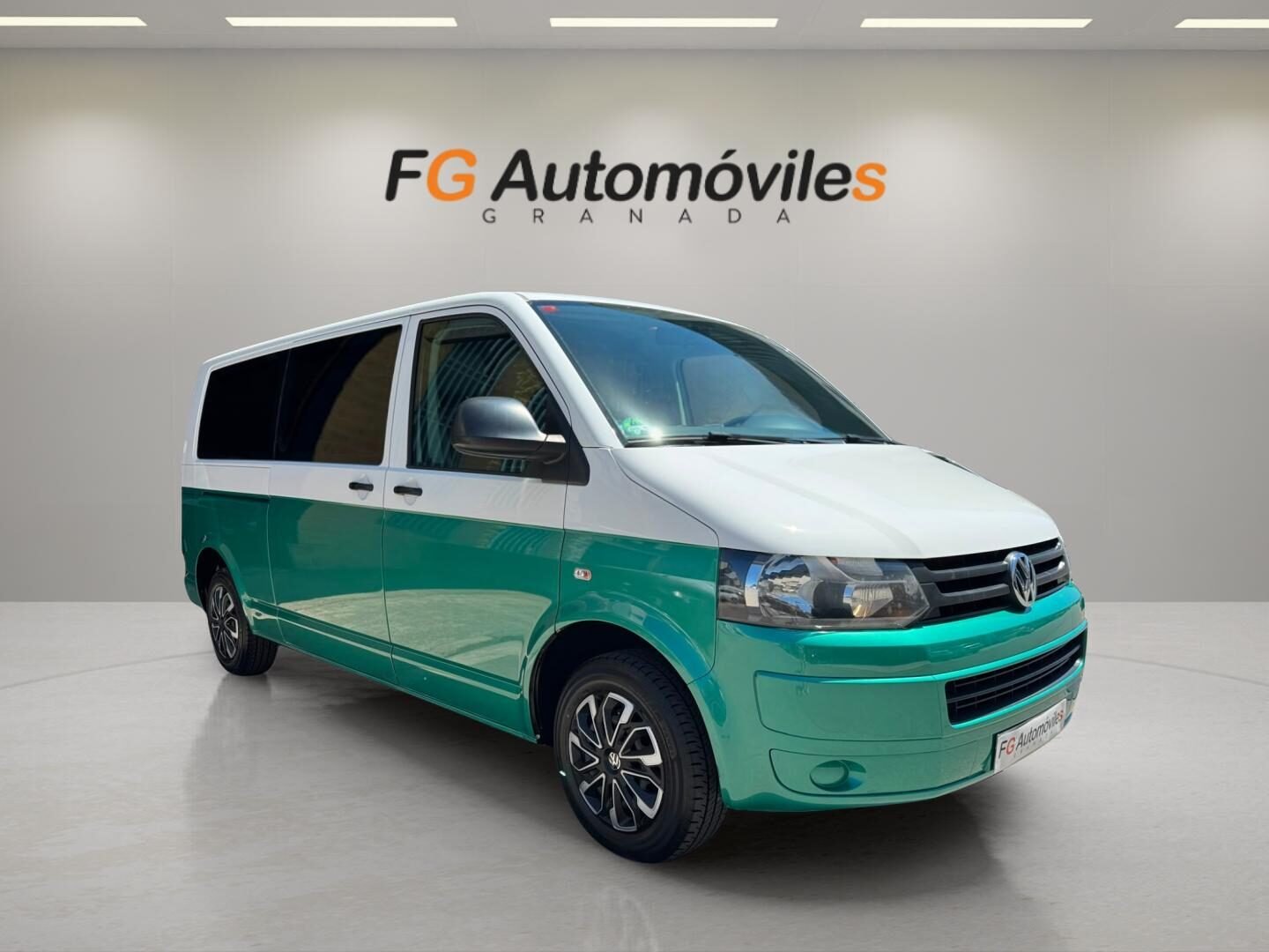 VOLKSWAGEN TRANSPORTER T5 CAJA LARGA 2.0 TDI 102 CV