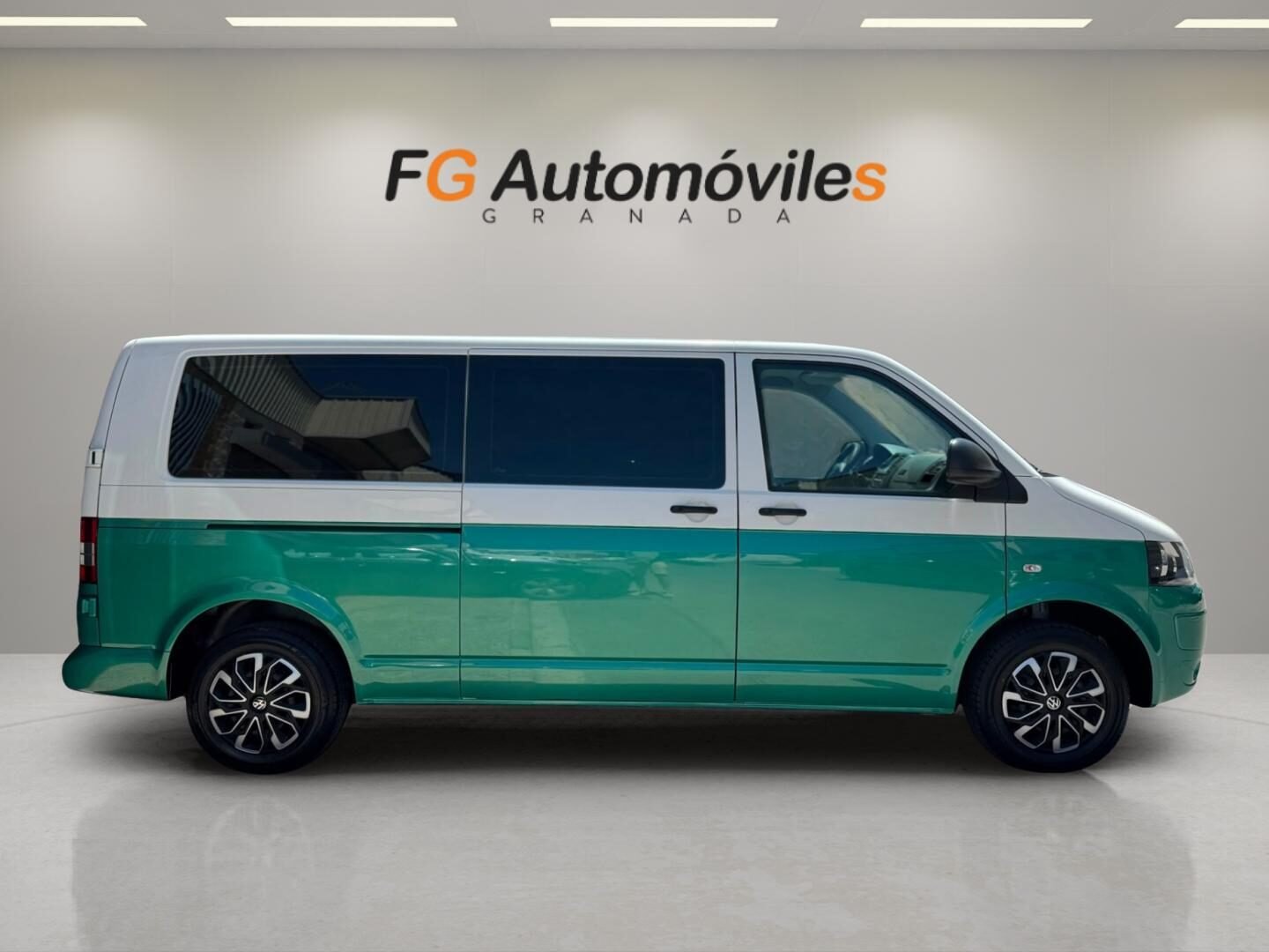 VOLKSWAGEN TRANSPORTER T5 CAJA LARGA 2.0 TDI 102 CV