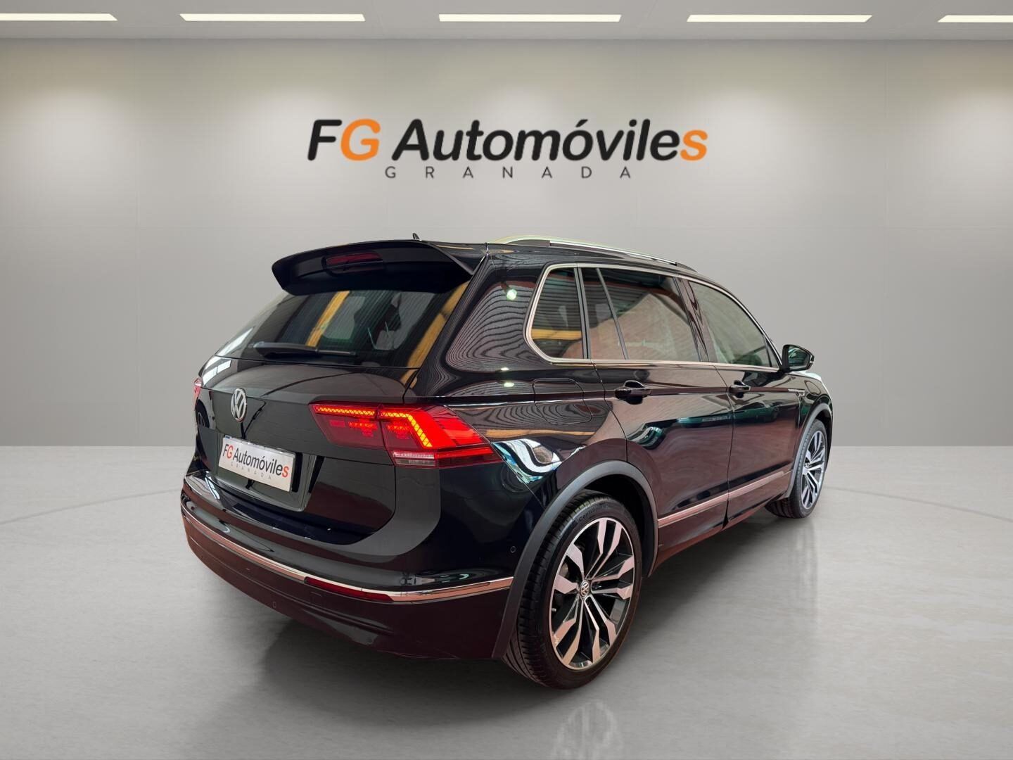 VOLKSWAGEN TIGUAN R-LINE 2.0 TDI 150 CV DSG7