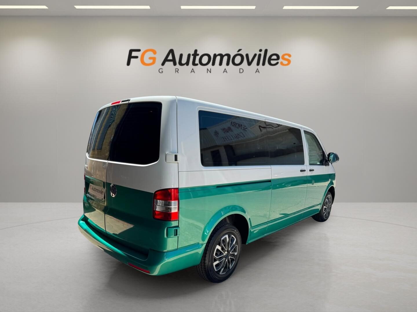 VOLKSWAGEN TRANSPORTER T5 CAJA LARGA 2.0 TDI 102 CV