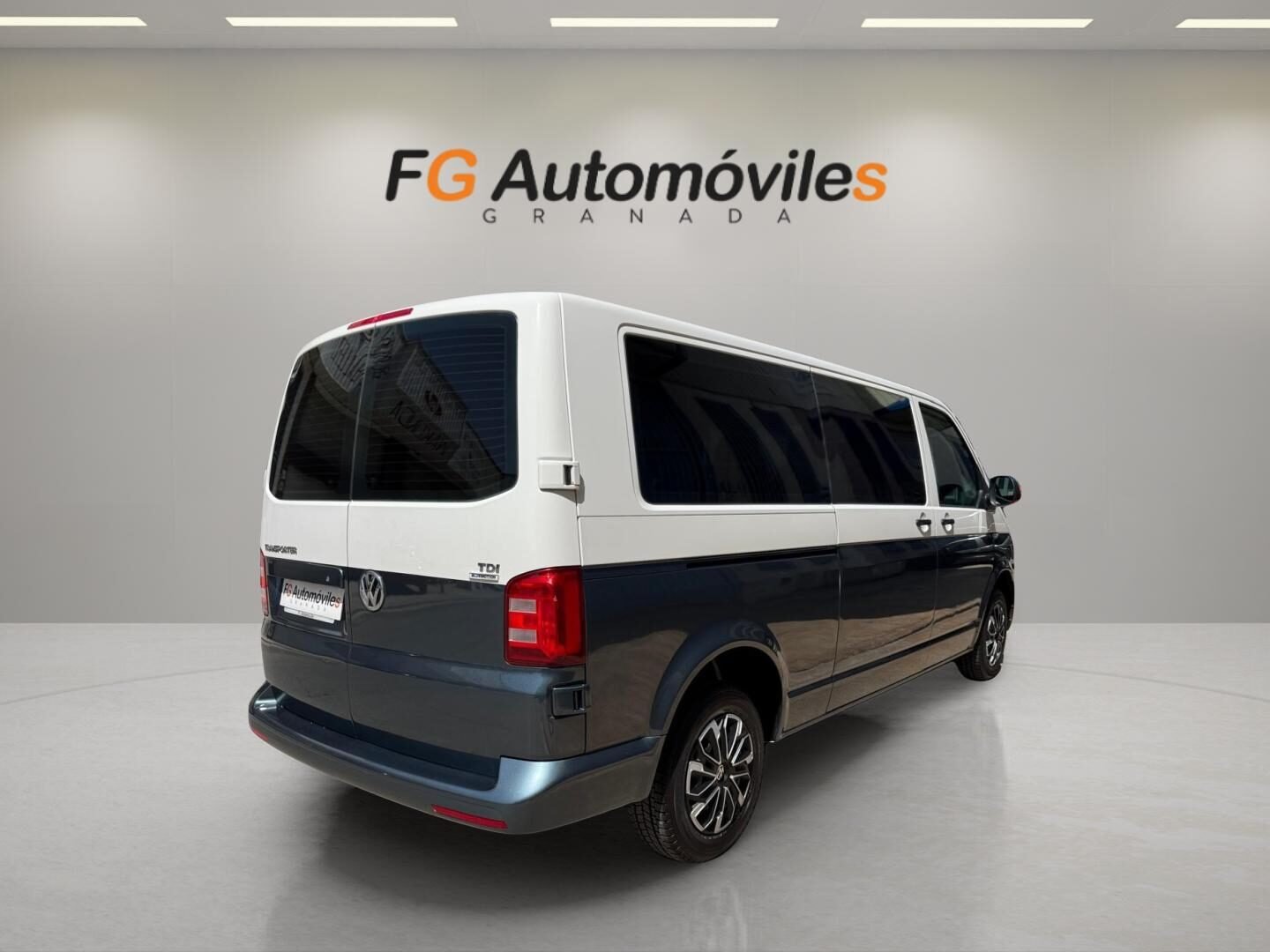 VOLKSWAGEN TRANSPORTER T6 CAJA LARGA 2.0 TDI 102 CV
