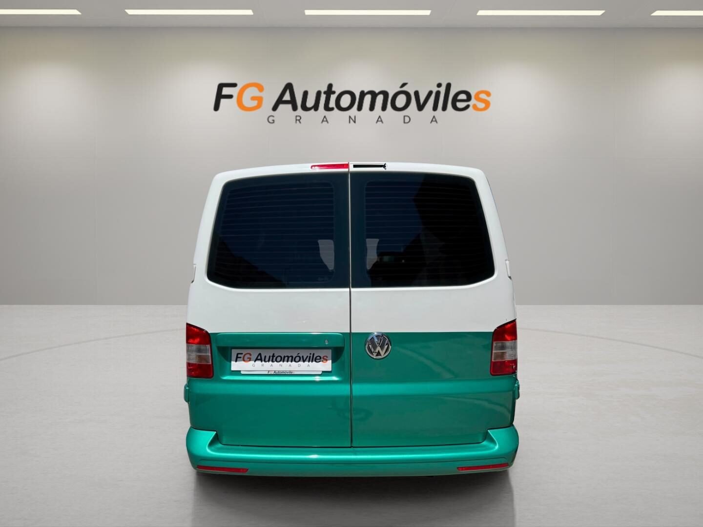 VOLKSWAGEN TRANSPORTER T5 CAJA LARGA 2.0 TDI 102 CV
