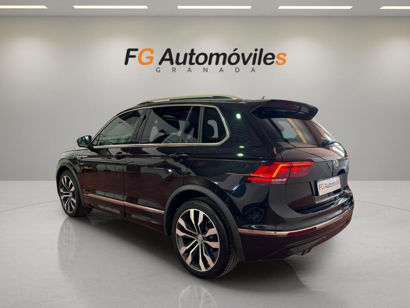 VOLKSWAGEN TIGUAN R-LINE 2.0 TDI 150 CV DSG7