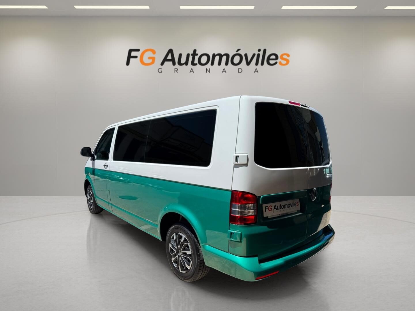 VOLKSWAGEN TRANSPORTER T5 CAJA LARGA 2.0 TDI 102 CV
