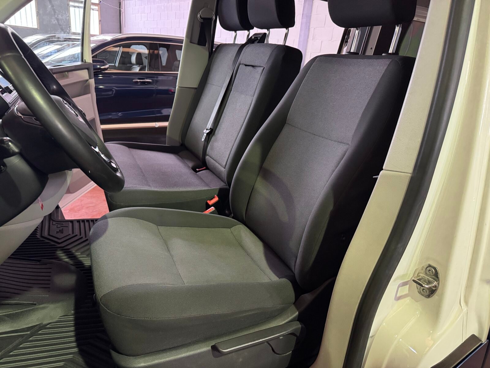 VOLKSWAGEN TRANSPORTER T6 CAJA LARGA 2.0 TDI 102 CV