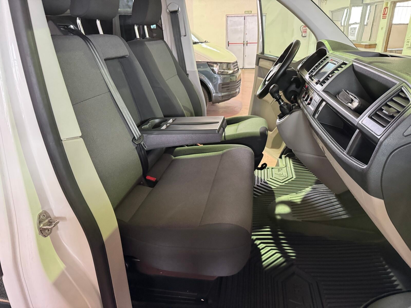 VOLKSWAGEN TRANSPORTER T6 CAJA LARGA 2.0 TDI 102 CV