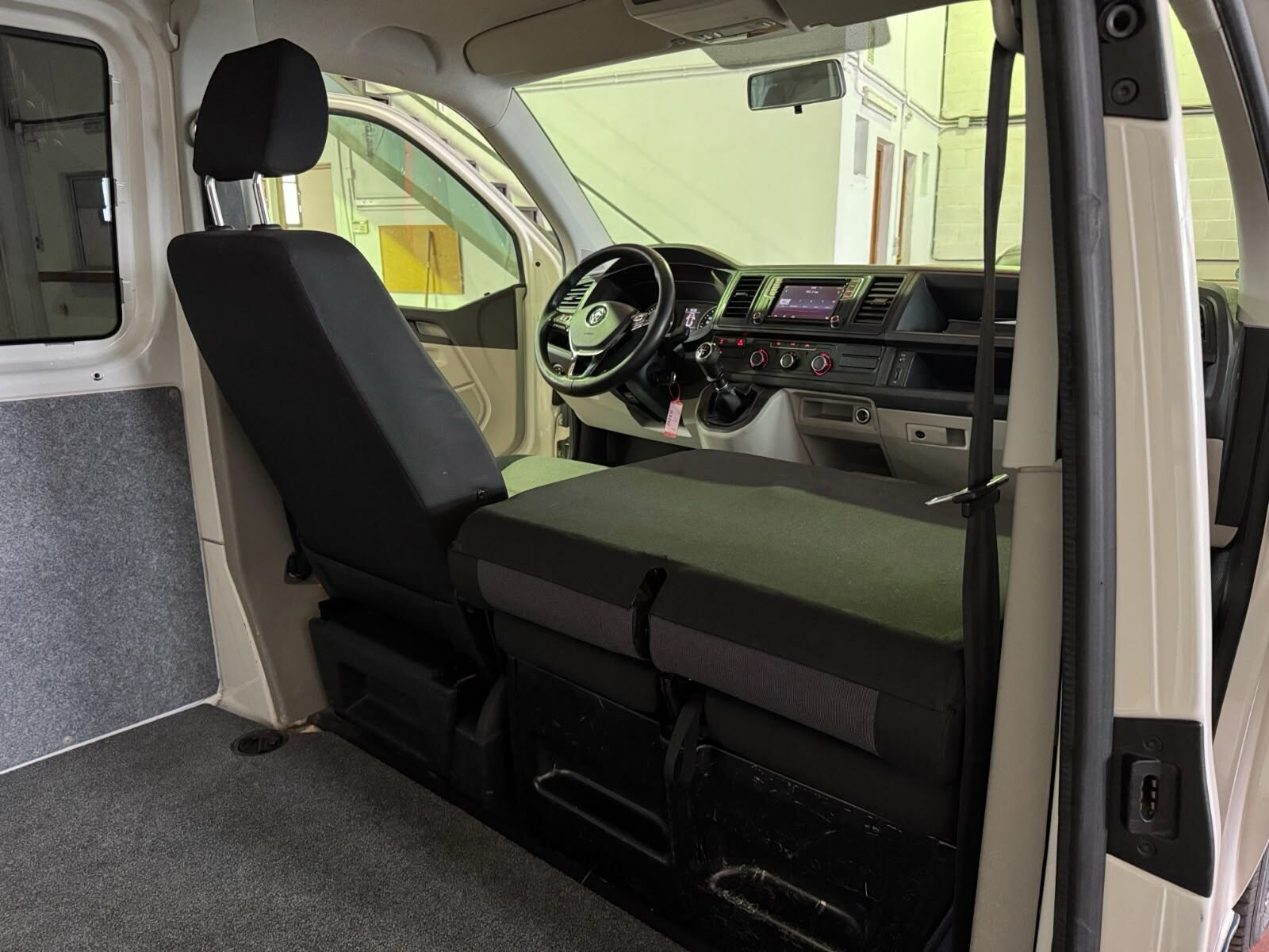 VOLKSWAGEN TRANSPORTER T6 CAJA LARGA 2.0 TDI 102 CV