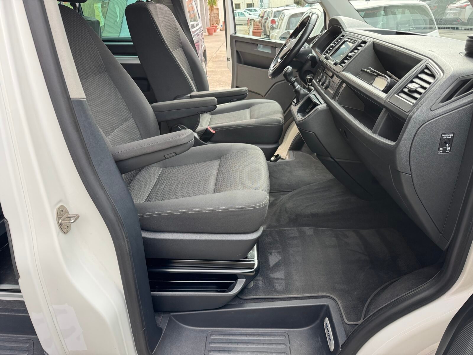 VOLKSWAGEN MULTIVAN OUTDOOR 7 PLAZAS 2.0 TDI 150 CV 