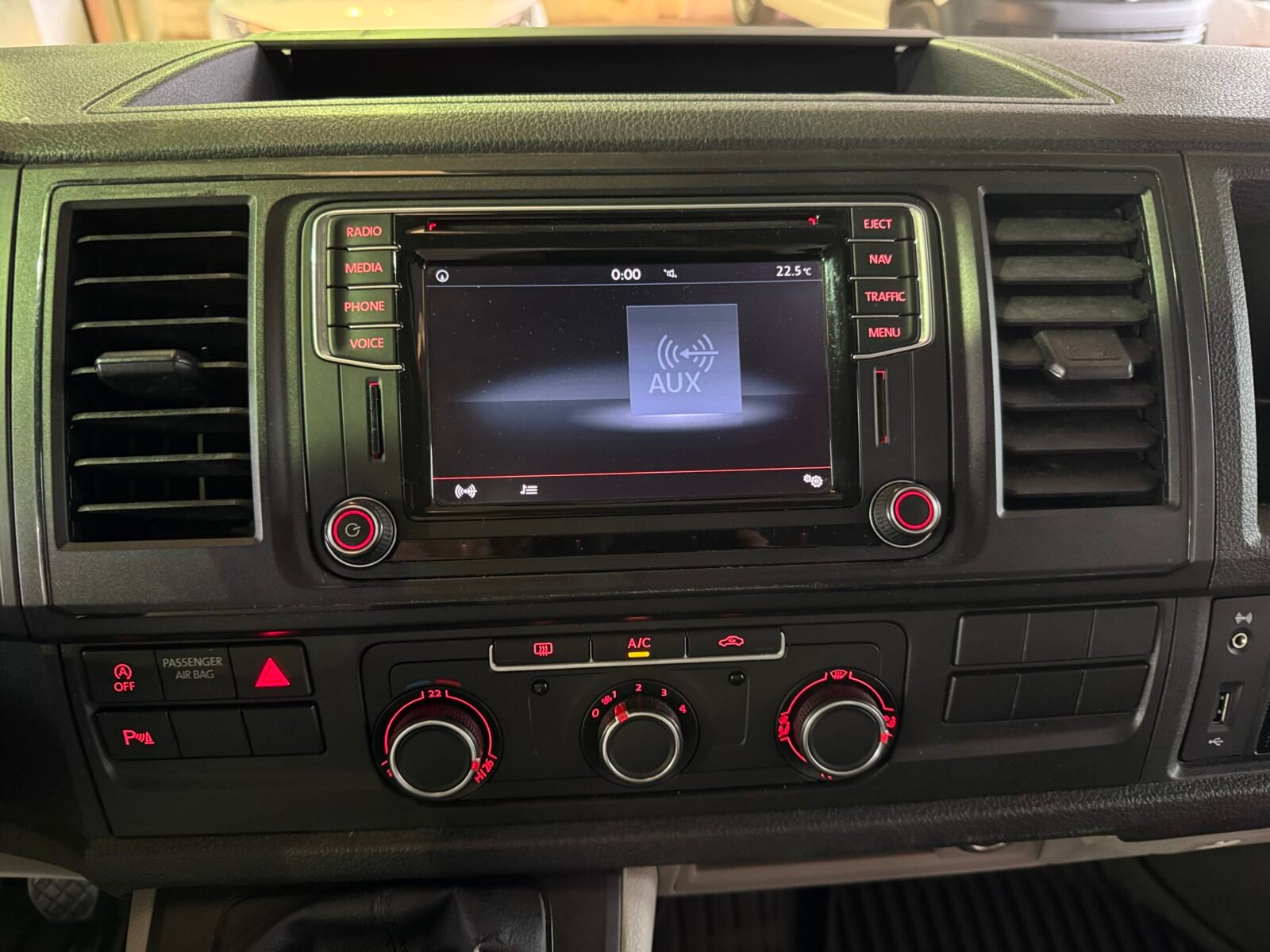 VOLKSWAGEN TRANSPORTER T6 CAJA LARGA 2.0 TDI 102 CV