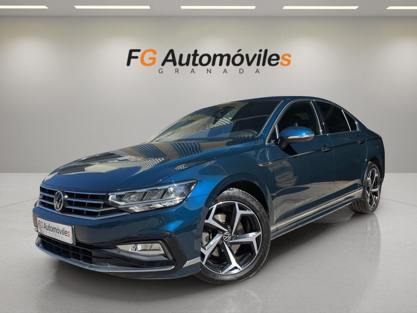 VOLKSWAGEN Passat R-LINE 2.0 TDI 150 CV DSG7