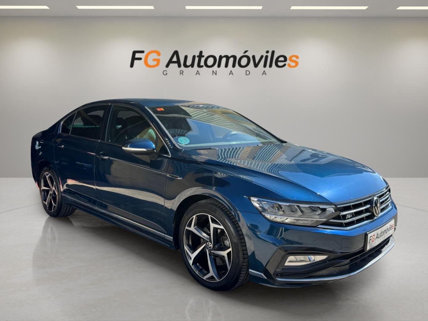 VOLKSWAGEN Passat R-LINE 2.0 TDI 150 CV DSG7