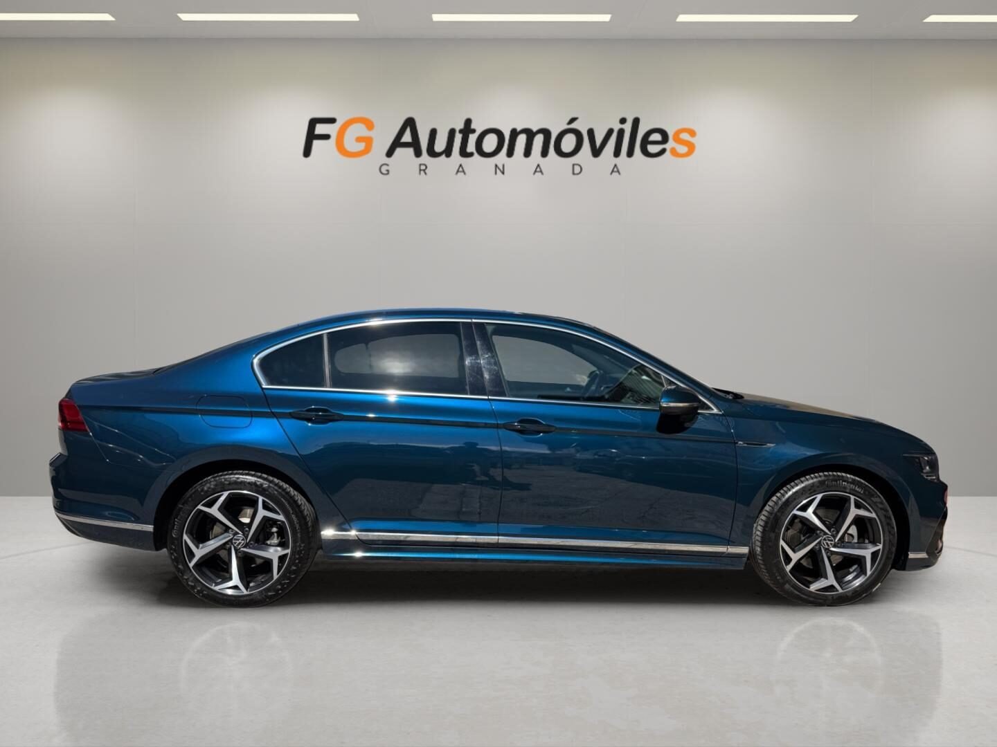 VOLKSWAGEN Passat R-LINE 2.0 TDI 150 CV DSG7