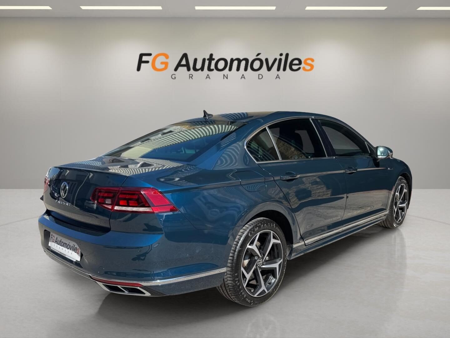 VOLKSWAGEN Passat R-LINE 2.0 TDI 150 CV DSG7