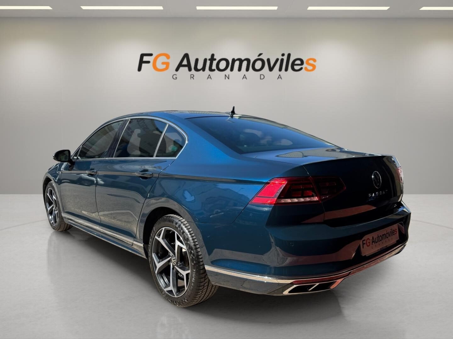 VOLKSWAGEN Passat R-LINE 2.0 TDI 150 CV DSG7