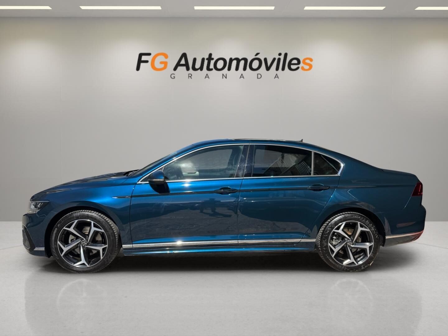 VOLKSWAGEN Passat R-LINE 2.0 TDI 150 CV DSG7
